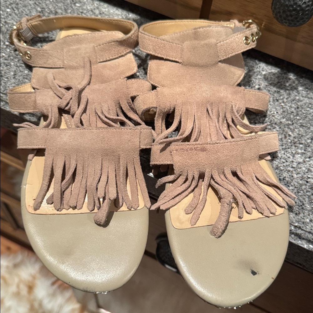 Wonder Jessa leather Fringe Tan Sandals with gold buckles - Picture 5 of 6
